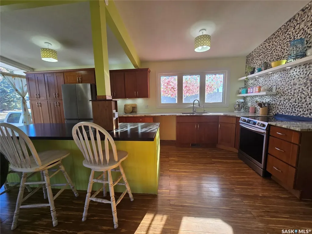 531 Scott Street Weyburn SK S4H 1T2