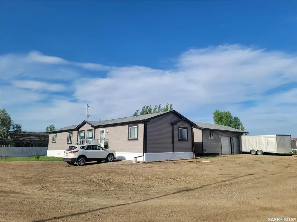 11 & 12 Mirror Place Macklin SK S0L 2C0