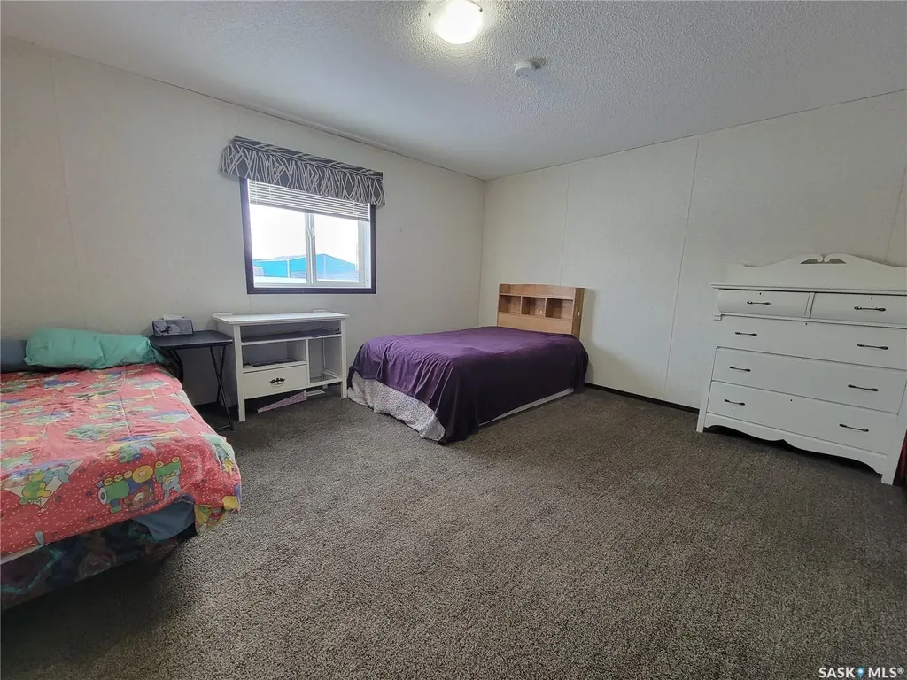 11 & 12 Mirror Place Macklin SK S0L 2C0