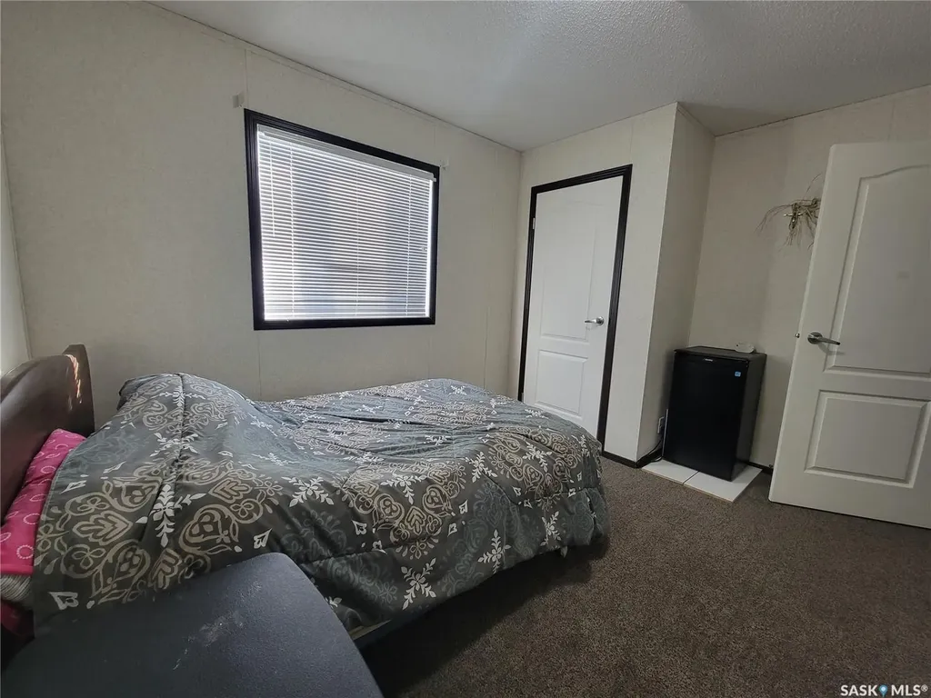 11 & 12 Mirror Place Macklin SK S0L 2C0