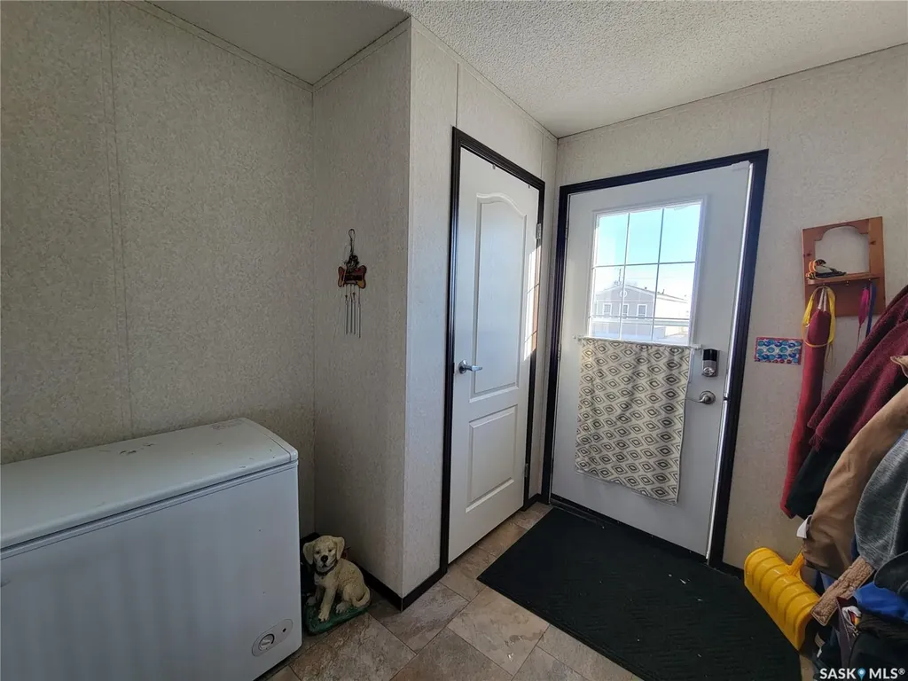 11 & 12 Mirror Place Macklin SK S0L 2C0