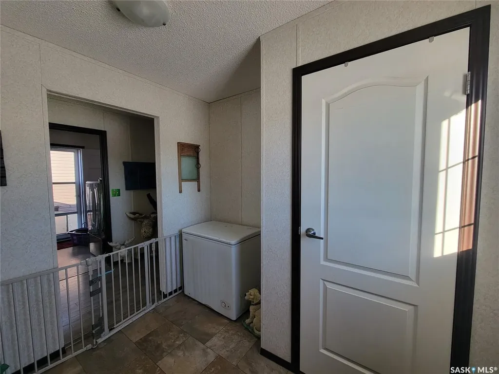 11 & 12 Mirror Place Macklin SK S0L 2C0