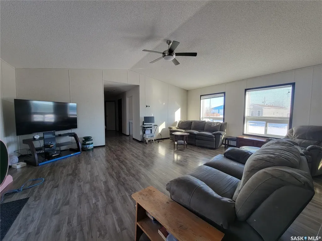 11 & 12 Mirror Place Macklin SK S0L 2C0