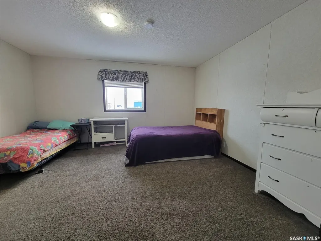 11 & 12 Mirror Place Macklin SK S0L 2C0