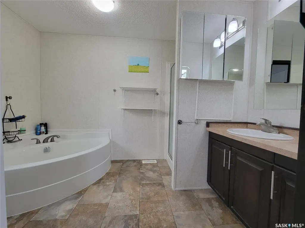 11 & 12 Mirror Place Macklin SK S0L 2C0
