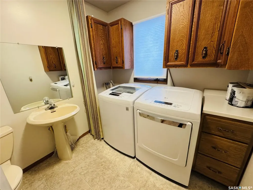 503 7th Avenue W Biggar SK S0K 0M0