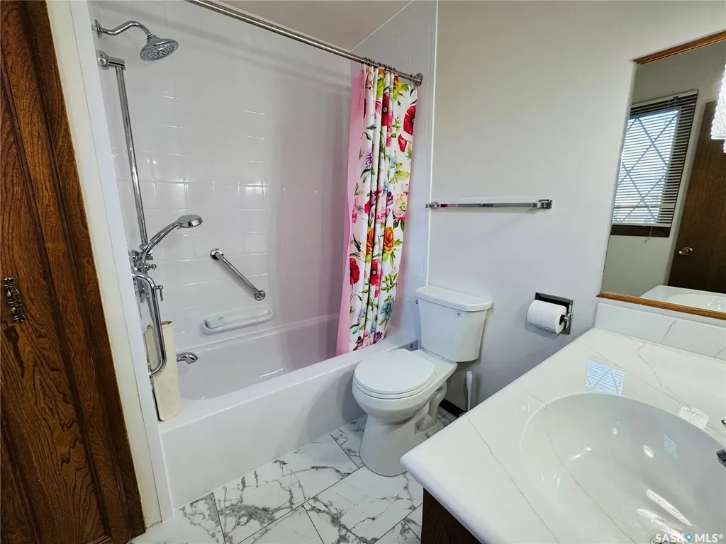 503 7th Avenue W Biggar SK S0K 0M0