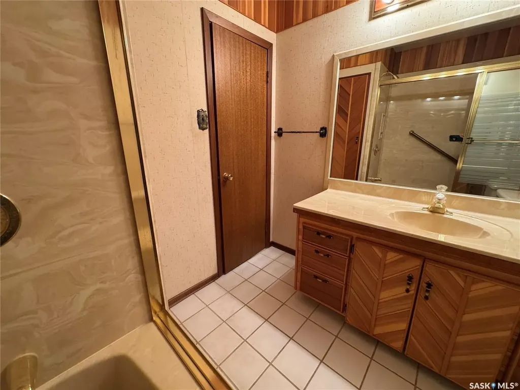 503 7th Avenue W Biggar SK S0K 0M0