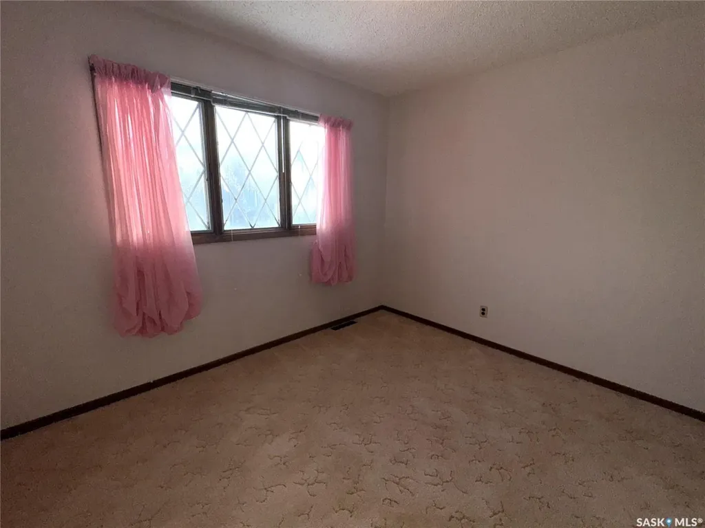 503 7th Avenue W Biggar SK S0K 0M0