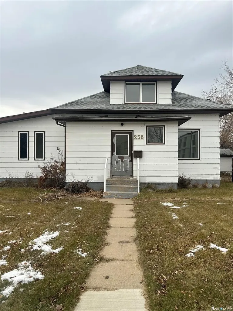 236 12th Street E Prince Albert SK S6V 0A1