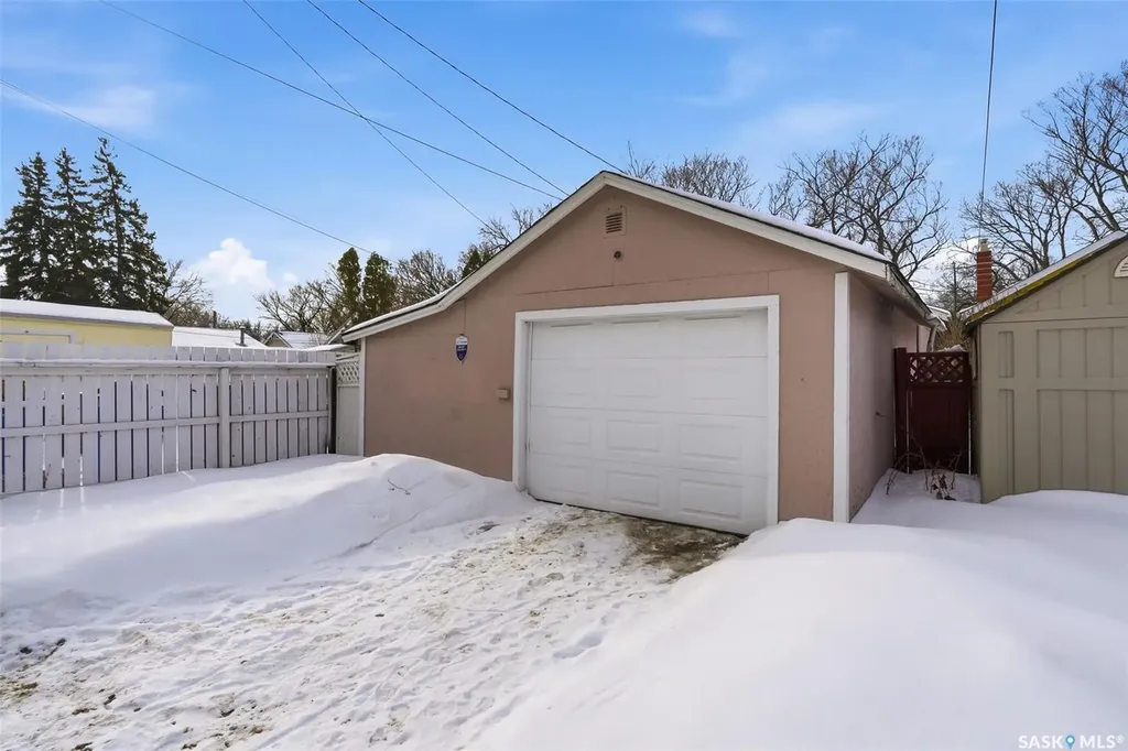 1421 Princess Street Regina SK S4T 3Z2
