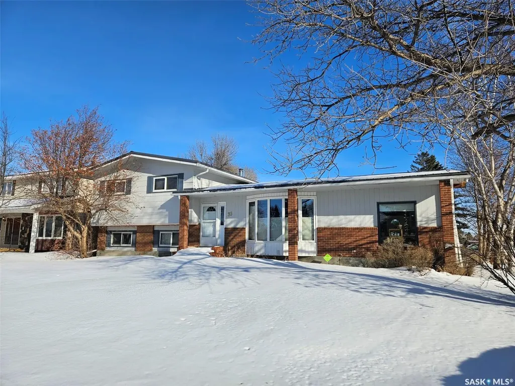 35 Mountain Drive Carlyle SK S0C 0R0