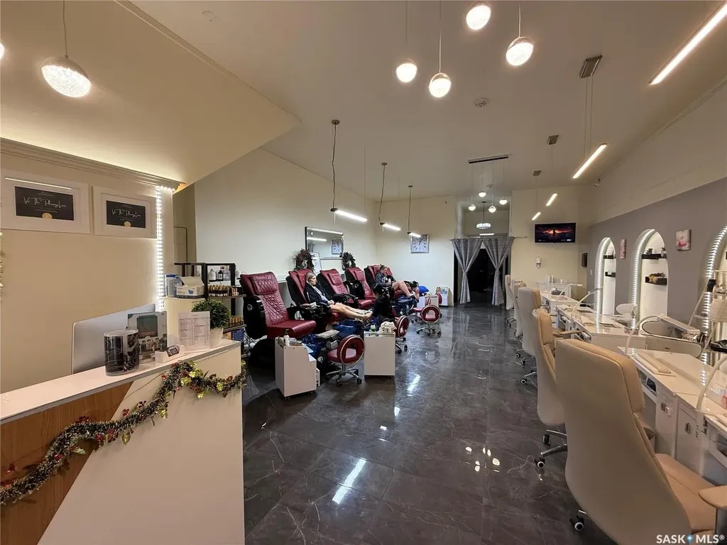 155 2nd Avenue S Saskatoon SK S7K 1K6