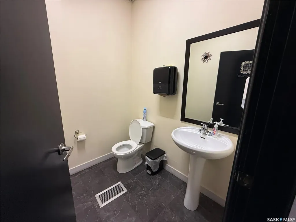 155 2nd Avenue S Saskatoon SK S7K 1K6