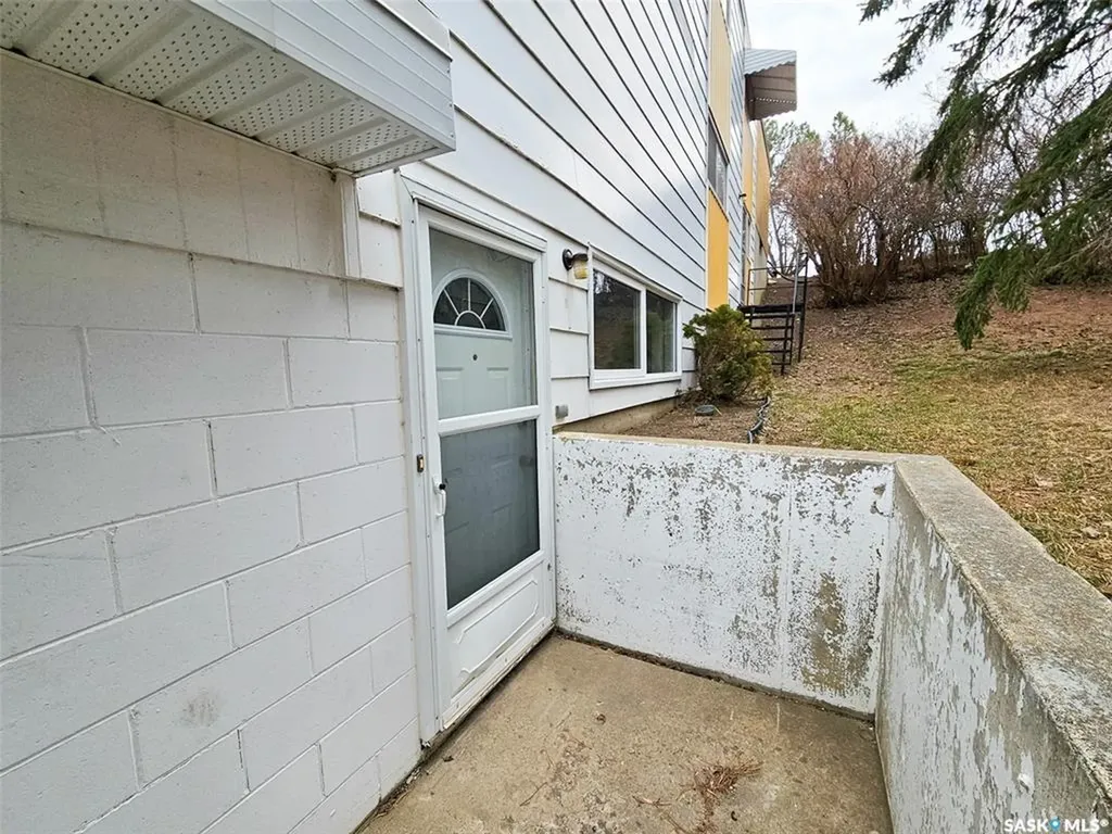 320 13th Avenue NE Swift Current SK S9H 2V9