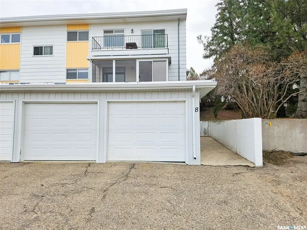 320 13th Avenue NE Swift Current SK S9H 2V9