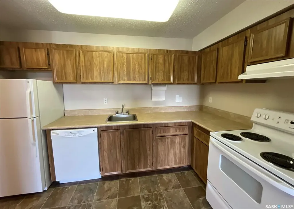 1808 Eaglesham Avenue Weyburn SK S4H 3A8