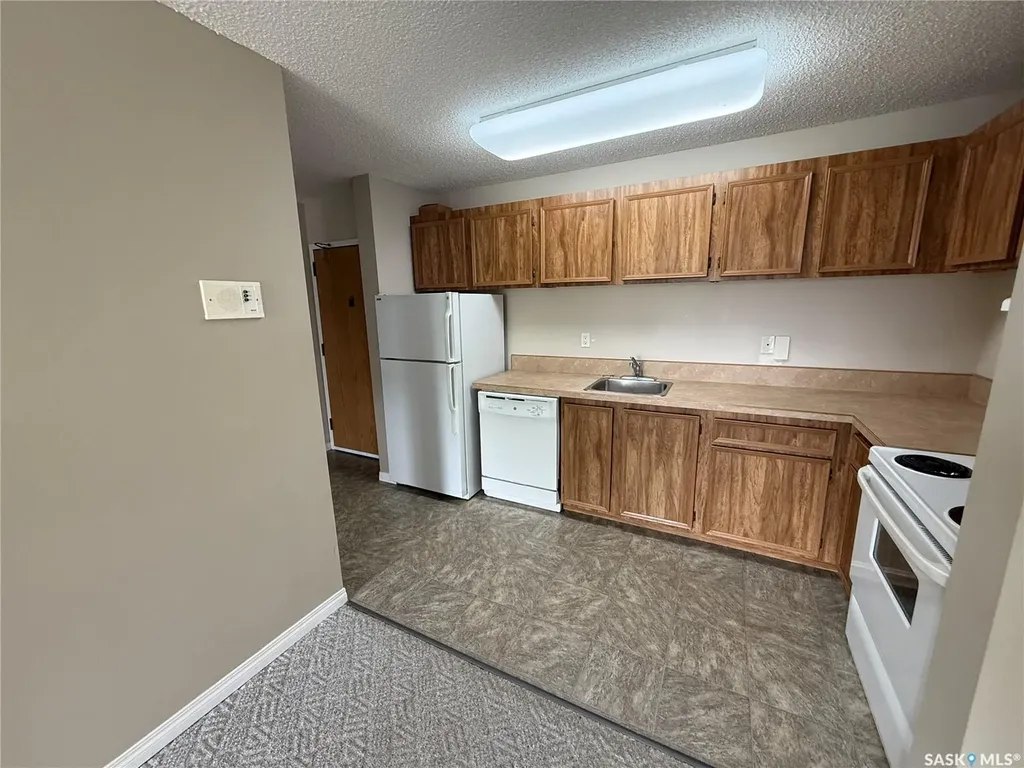 1808 Eaglesham Avenue Weyburn SK S4H 3A8