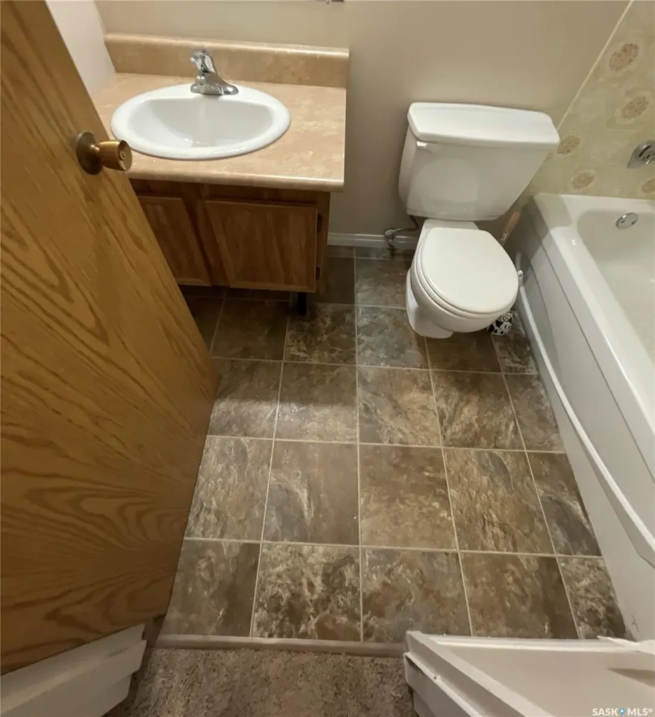 1808 Eaglesham Avenue Weyburn SK S4H 3A8