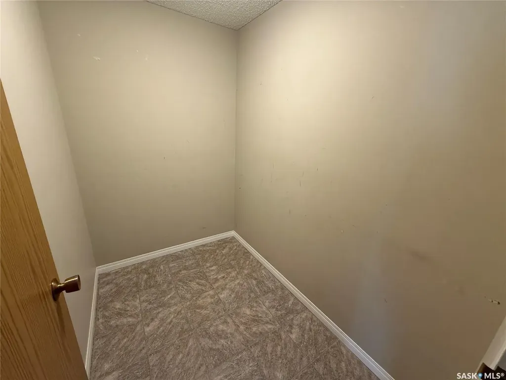 1808 Eaglesham Avenue Weyburn SK S4H 3A8