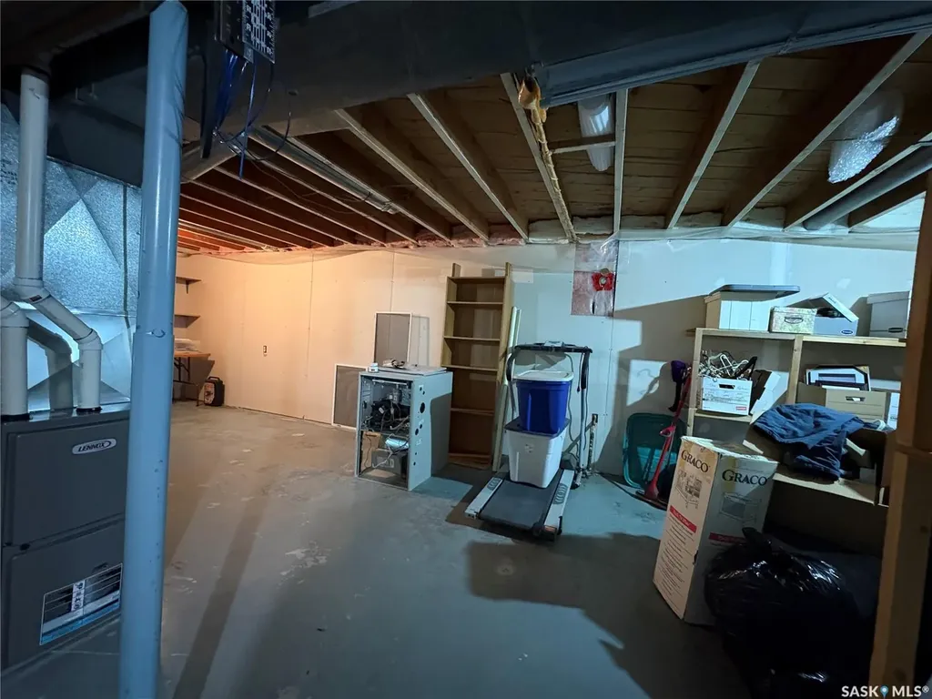 207 3rd Street NE Ituna SK S0A 1N0