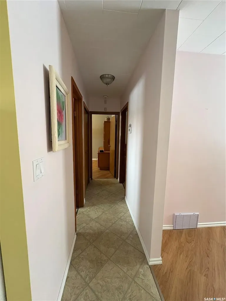 207 3rd Street NE Ituna SK S0A 1N0