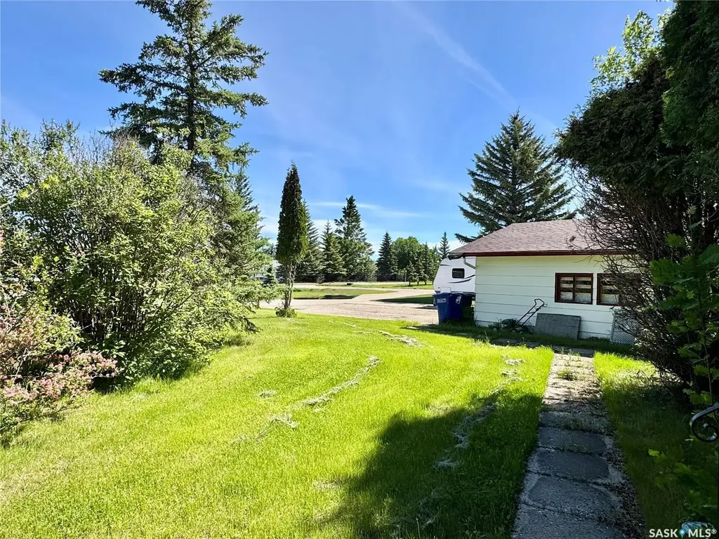 15 Willow Place Lanigan SK S0K 2M0
