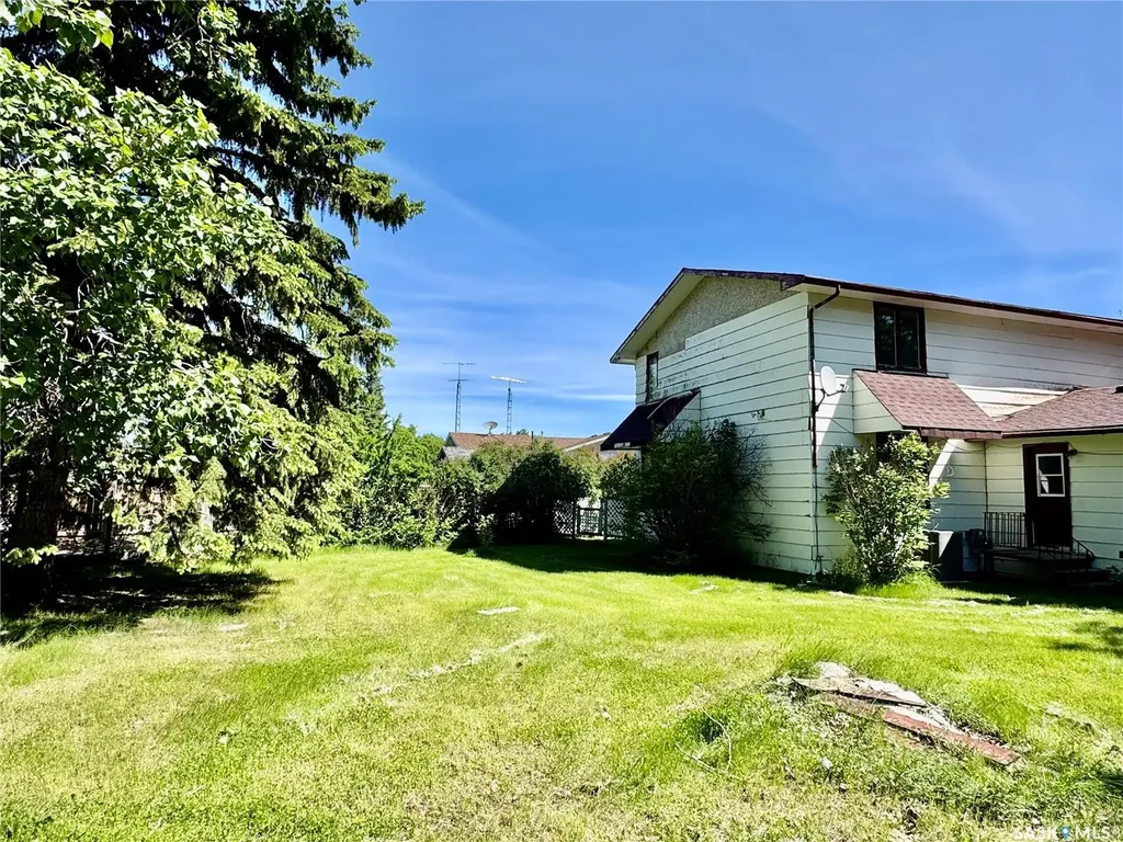 15 Willow Place Lanigan SK S0K 2M0