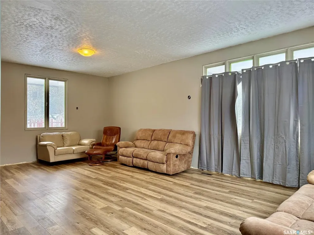 15 Willow Place Lanigan SK S0K 2M0