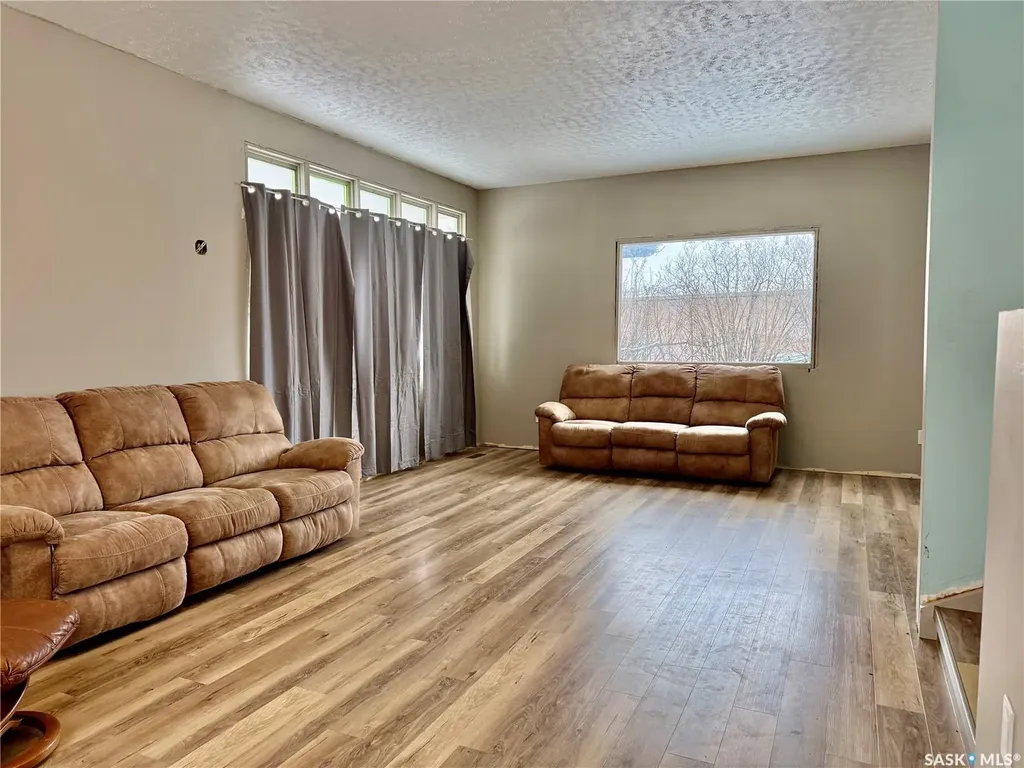 15 Willow Place Lanigan SK S0K 2M0