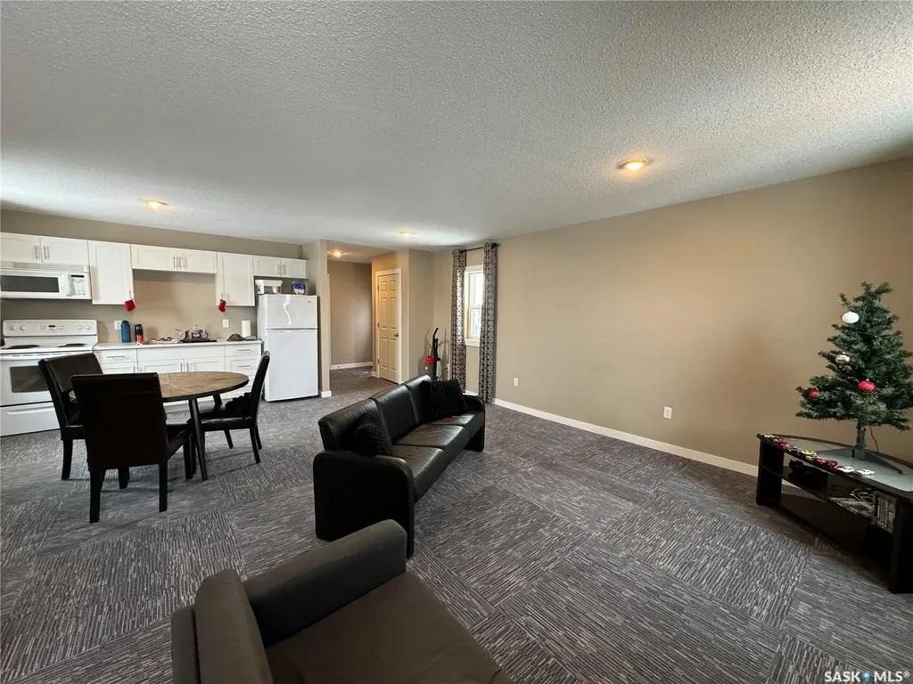 104 2nd Avenue W Biggar SK S0K 0M0