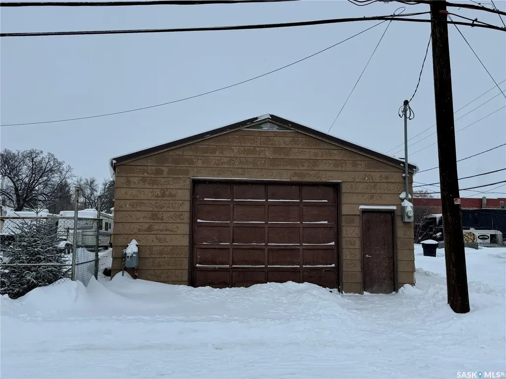 104 2nd Avenue W Biggar SK S0K 0M0