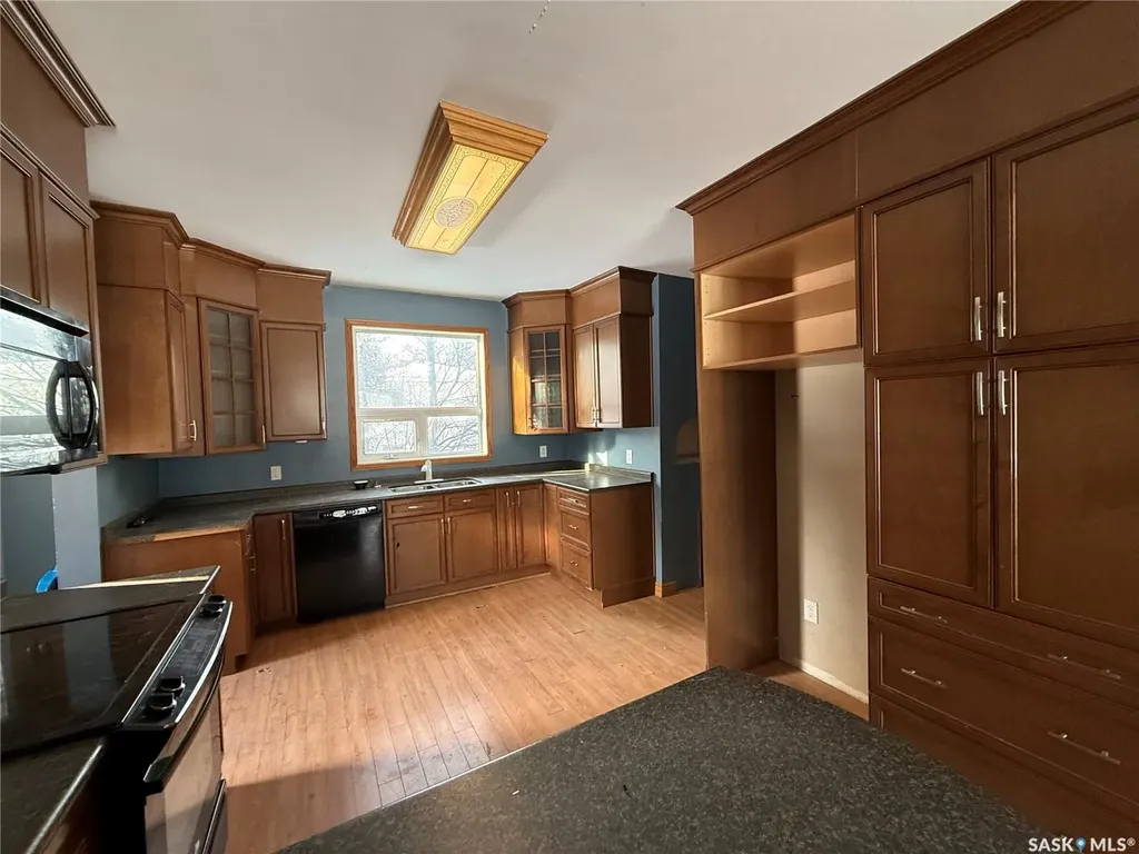 304 3rd Avenue SW Eston SK S0L 1A0