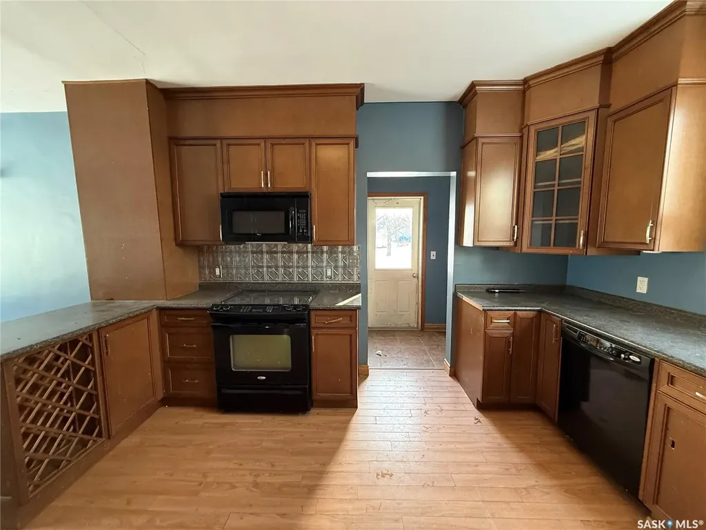 304 3rd Avenue SW Eston SK S0L 1A0