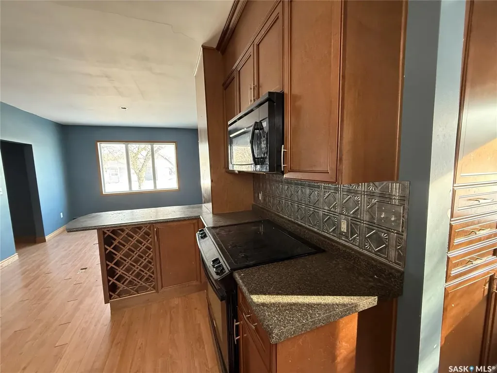 304 3rd Avenue SW Eston SK S0L 1A0