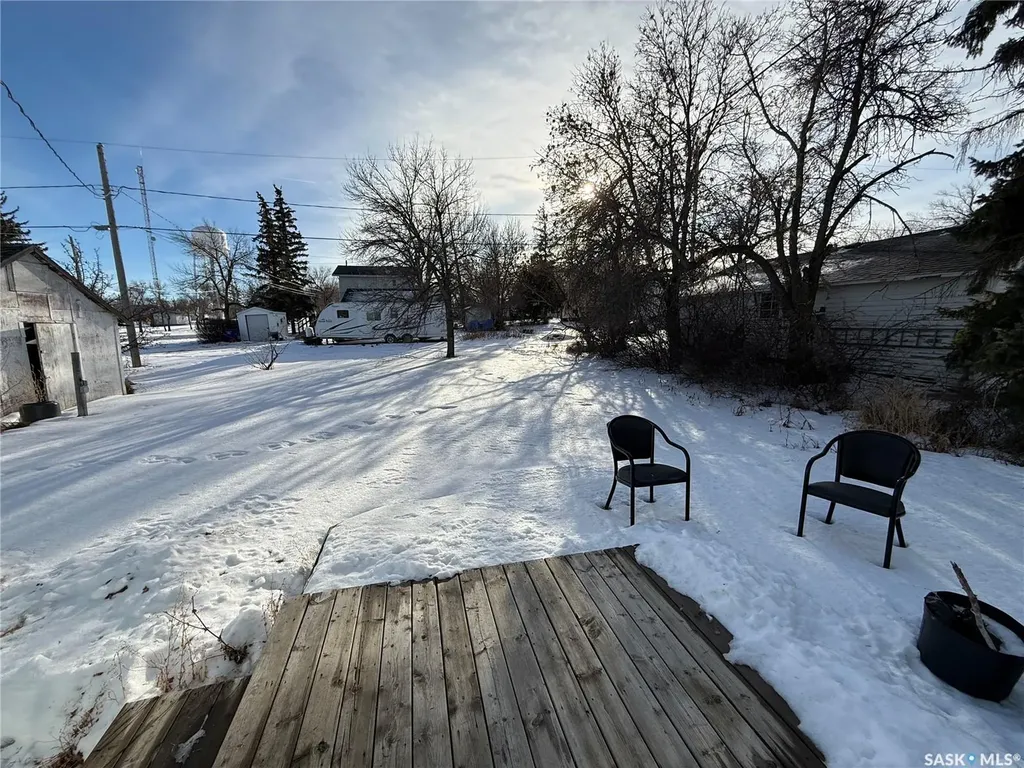 304 3rd Avenue SW Eston SK S0L 1A0