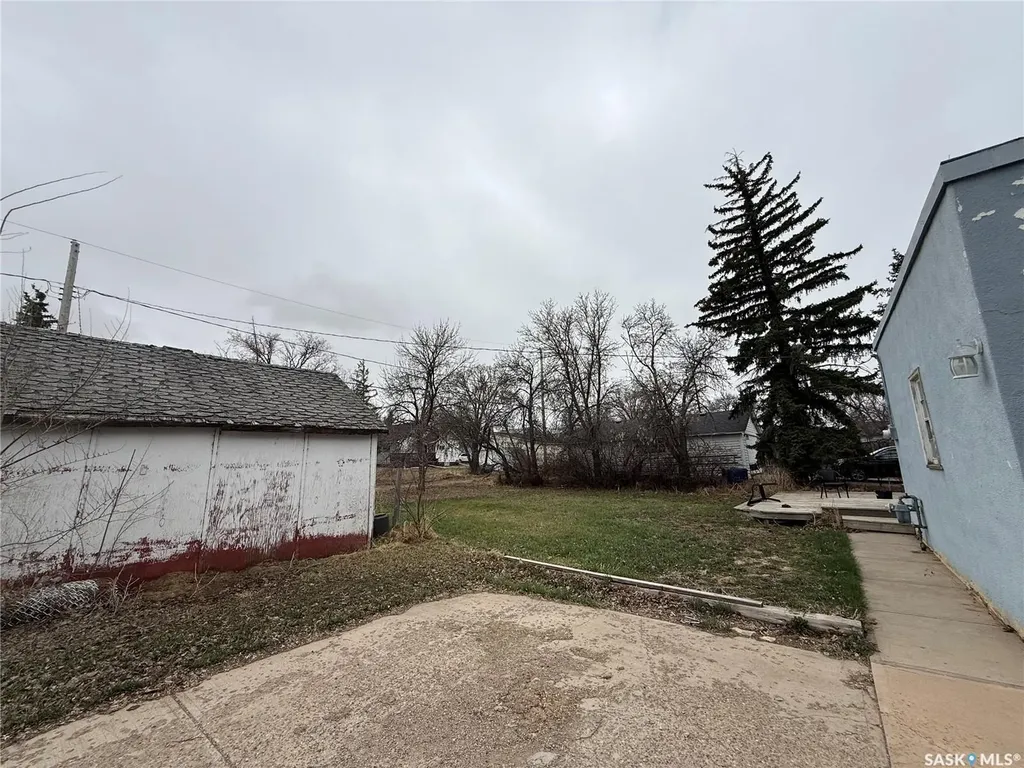 304 3rd Avenue SW Eston SK S0L 1A0