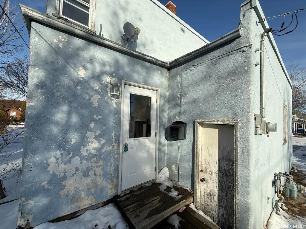304 3rd Avenue SW Eston SK S0L 1A0