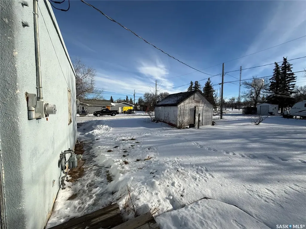 304 3rd Avenue SW Eston SK S0L 1A0