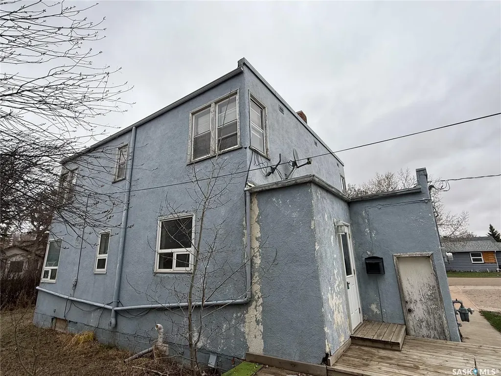 304 3rd Avenue SW Eston SK S0L 1A0