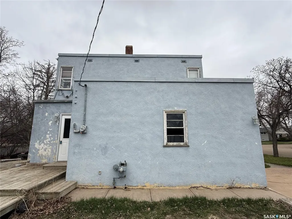 304 3rd Avenue SW Eston SK S0L 1A0