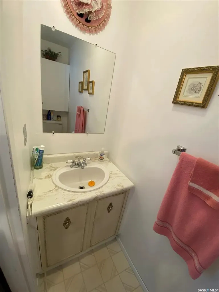 620 4th Street Eston SK S0L 1A0