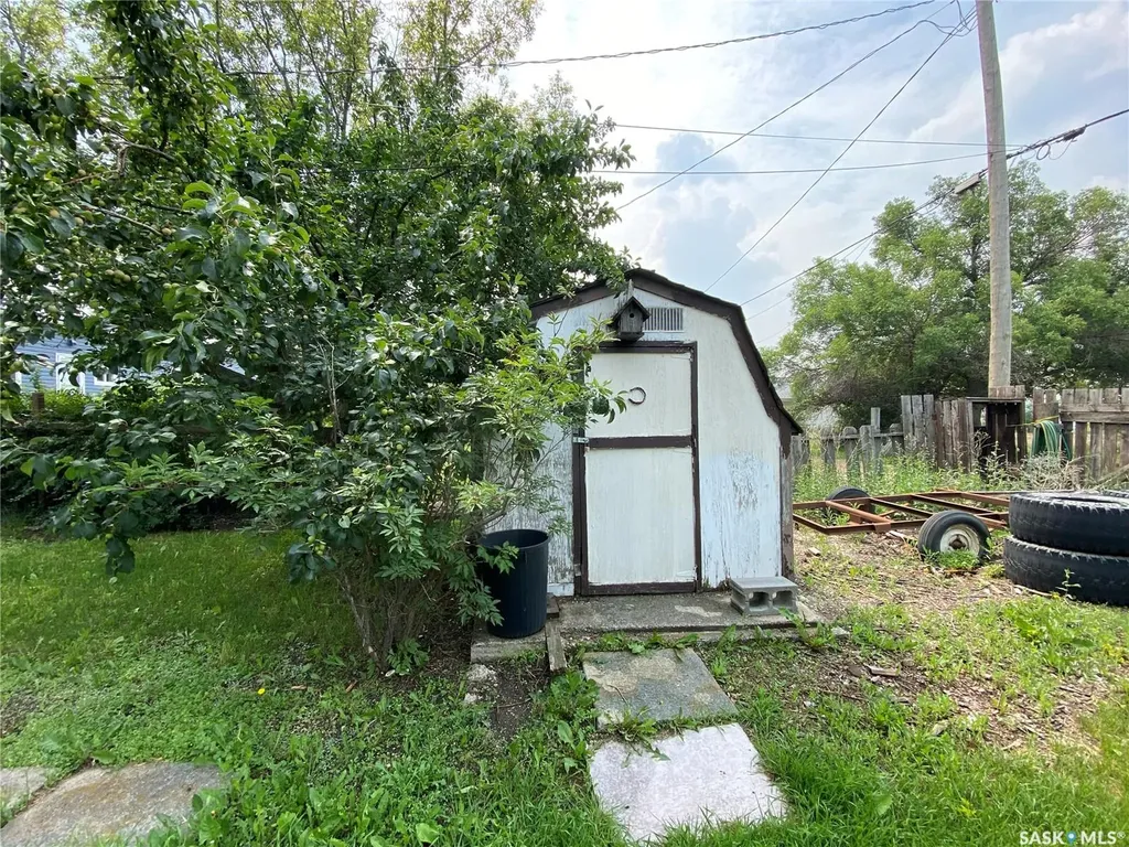 620 4th Street Eston SK S0L 1A0