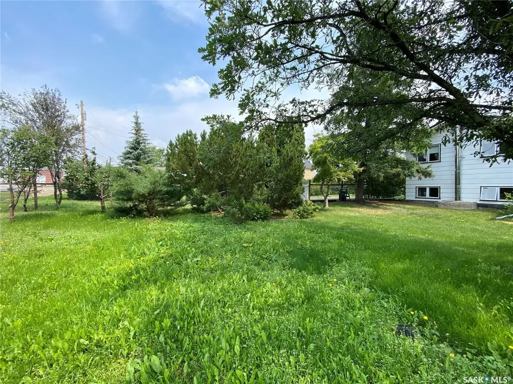 620 4th Street Eston SK S0L 1A0