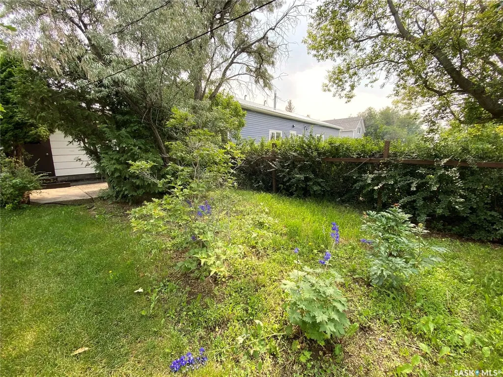 620 4th Street Eston SK S0L 1A0