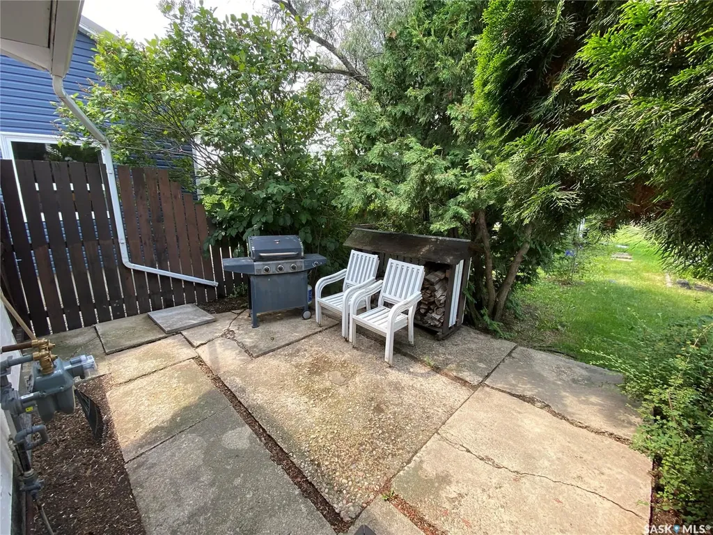 620 4th Street Eston SK S0L 1A0