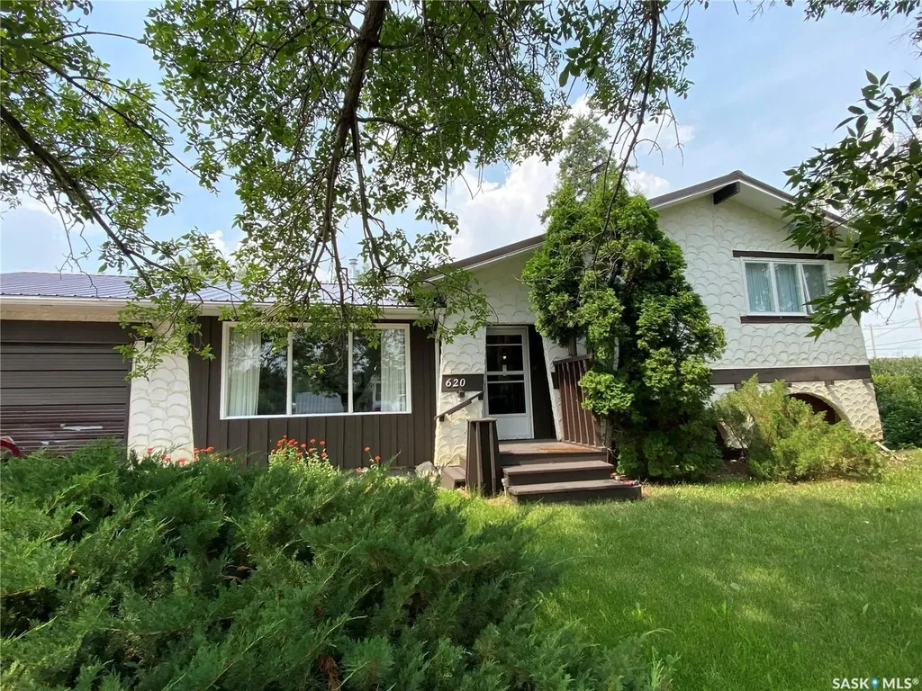 620 4th Street Eston SK S0L 1A0