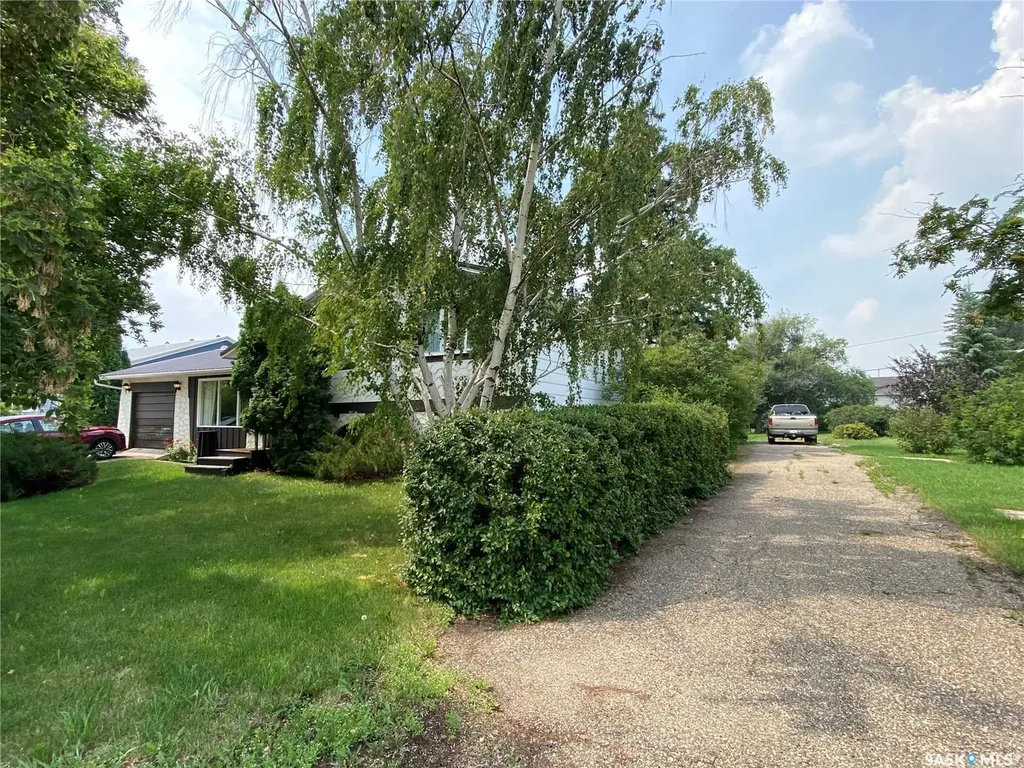 620 4th Street Eston SK S0L 1A0