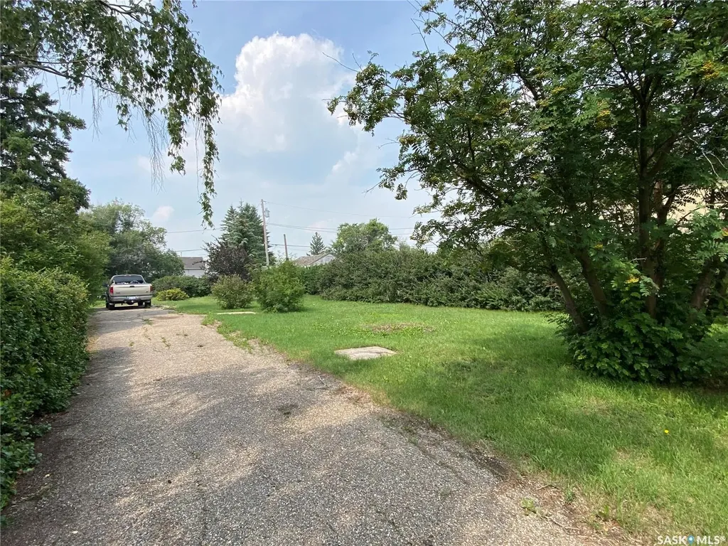 620 4th Street Eston SK S0L 1A0