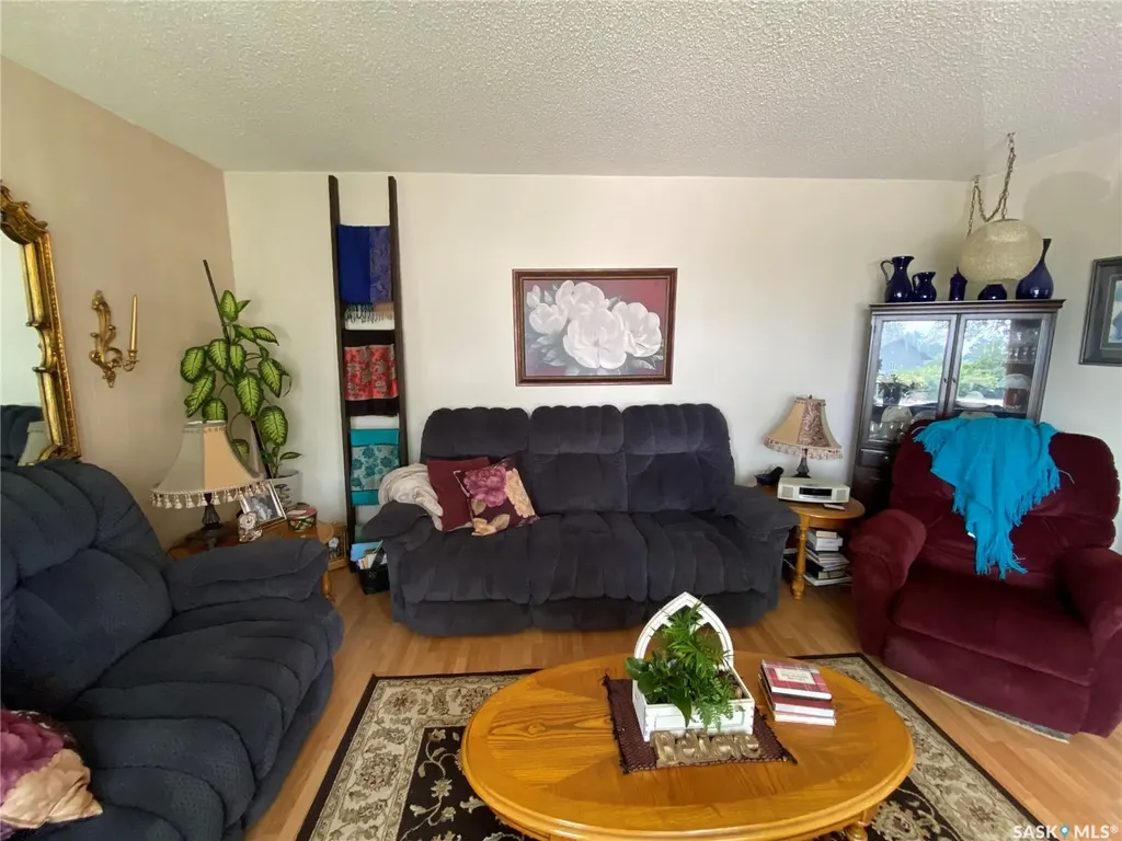 620 4th Street Eston SK S0L 1A0